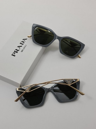 نظارة برادا