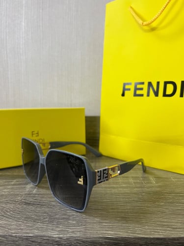 نظارة. فندي