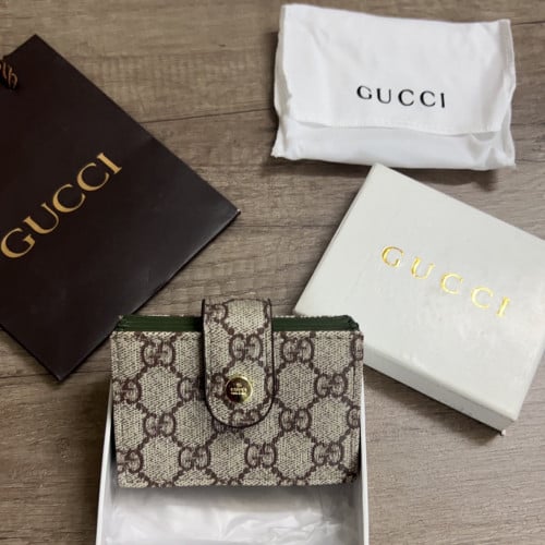 محفظة جوتشي بملحقاتها