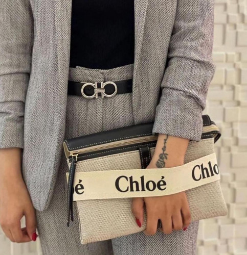 شنطة كلوي اللون كحلي