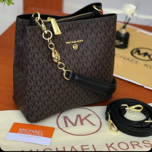 شنطة مايكل كورس