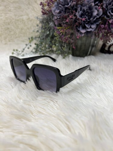 نظارة برادا