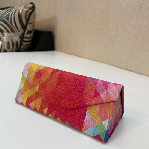 علبة نظارات