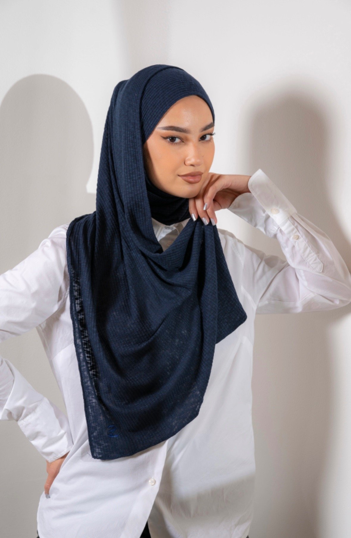 Winter hijab- navy تألقي بأرقى وأجود الطرح والحجابات في السعودية