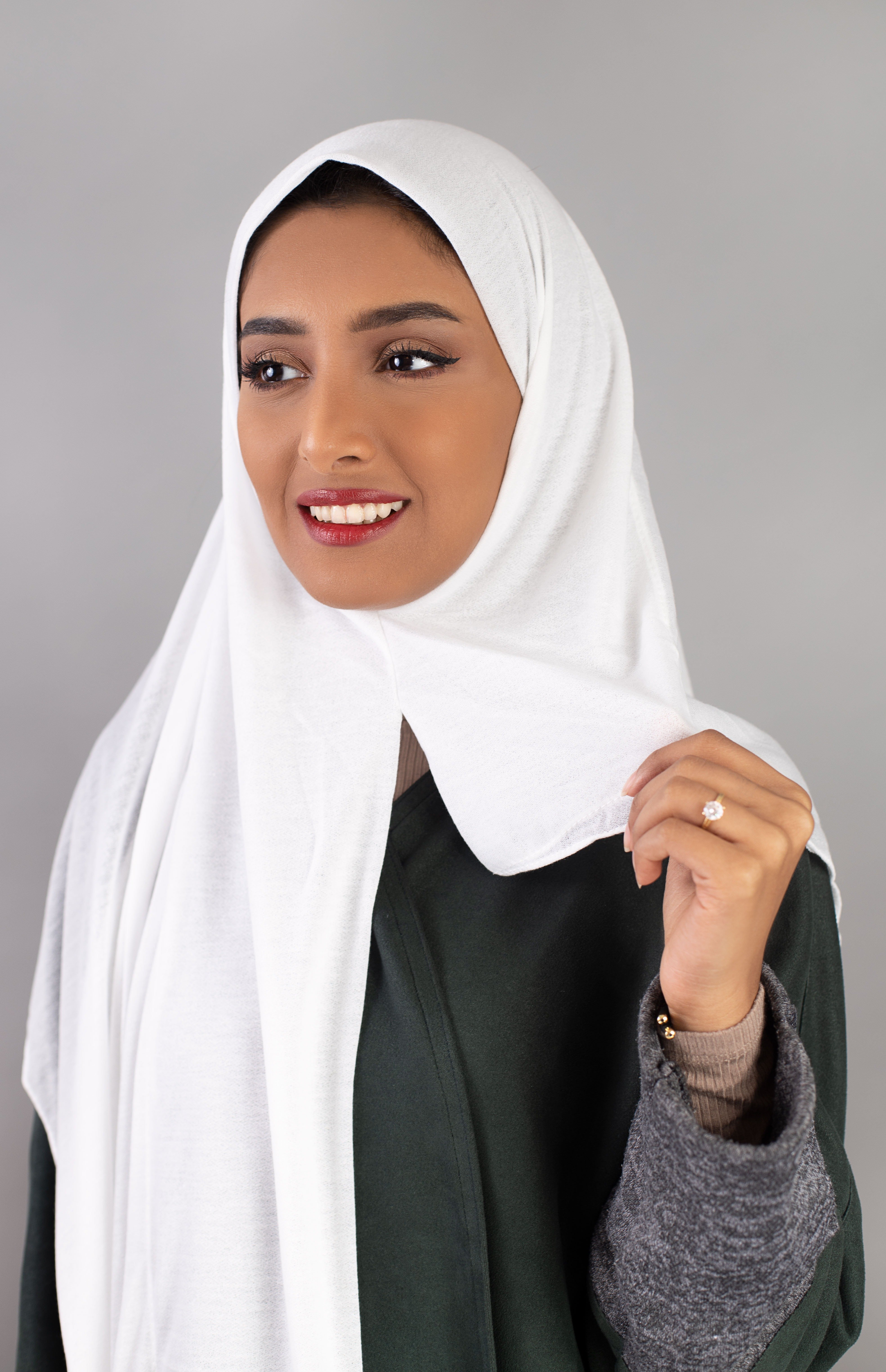 طرحة جاهزة مع مطاط - أبيض