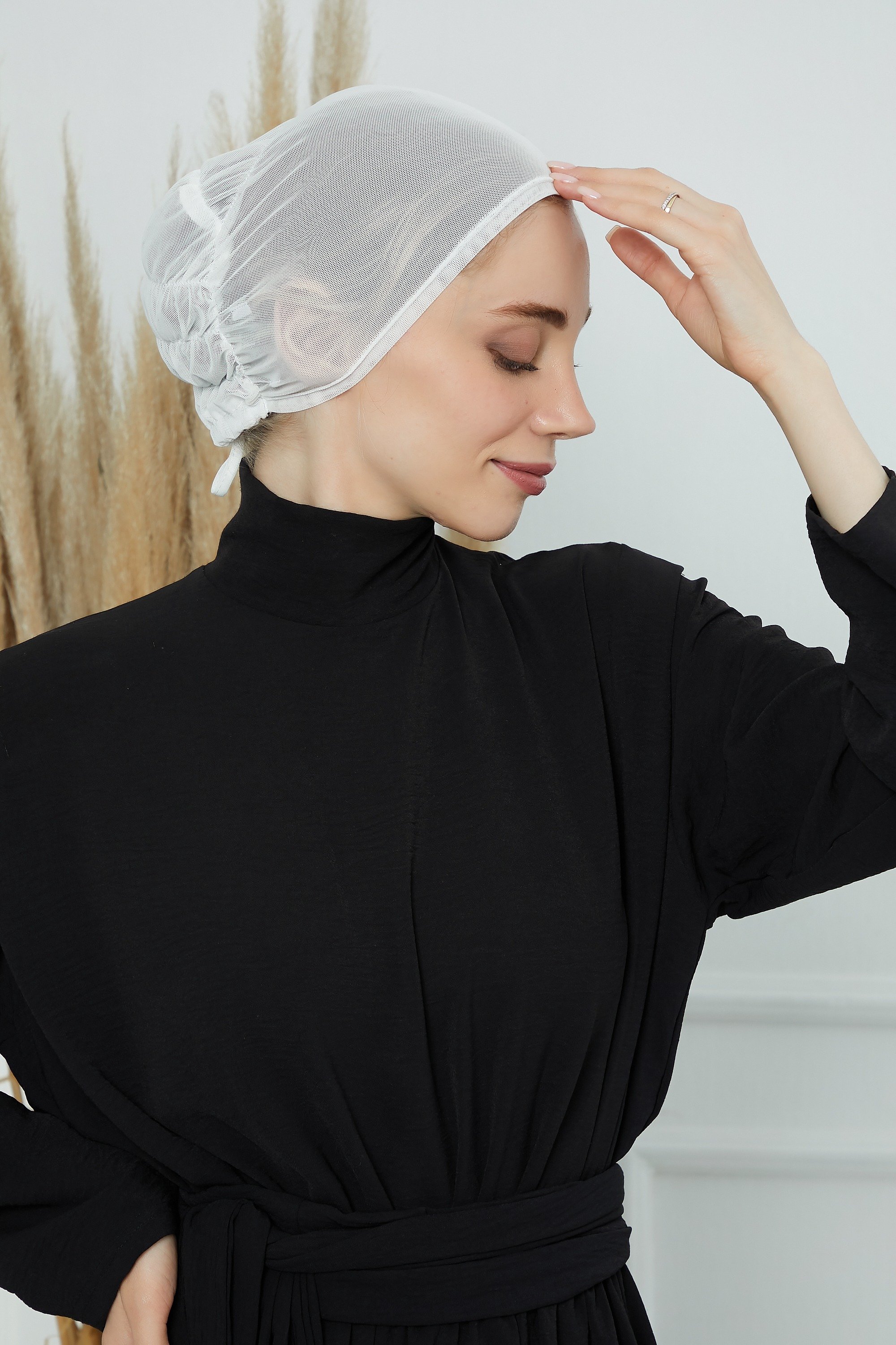 Light transparent underscarf