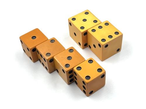 نرد من مستكة صب قديم  old bakelite mastic dice