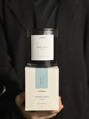 شمعة فانيليا وأخشاب