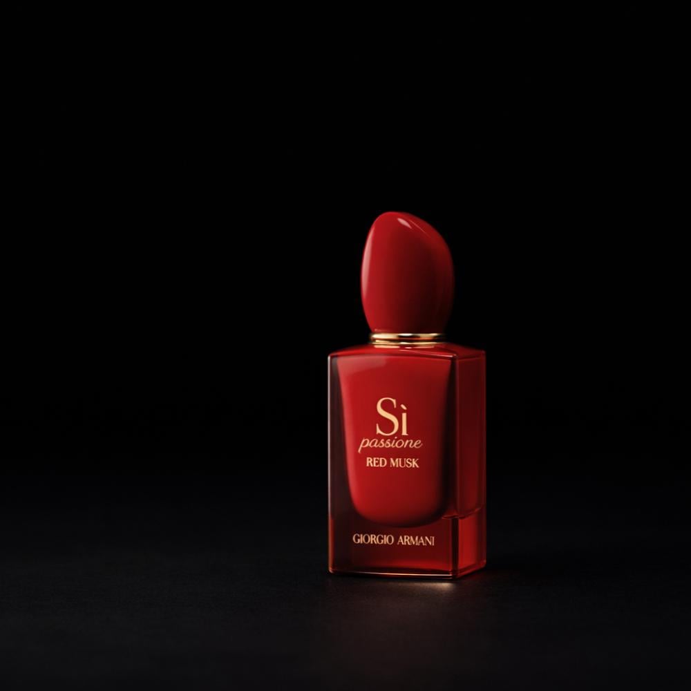 Giorgio Armani Sì Passione Red Musk — شغف ناعم بنفحات الفراولة والمسك