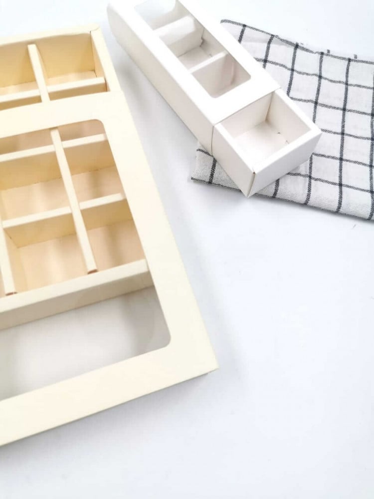 علب شوكلاته ساده