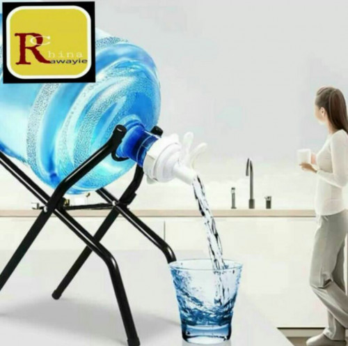 حامل قارورة الماء