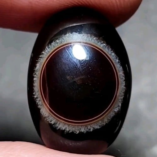 حجر سليماني هندي أسود فلور عين كبيرة في المنتصف