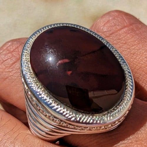 خاتم عقيق يماني أصلي آنسي كرزي خطوط زعفرانية وعروق سوداء صياغة حمادة