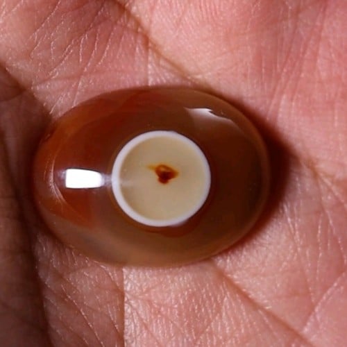 حجر عقيق سليماني هندي طبيعي لونين عين بنقطة حمراء