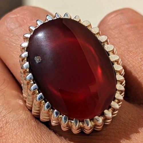 خاتم عقيق يماني أصلي وطبيعي أحمر قاني زجاجي صياغة حمادة VIP