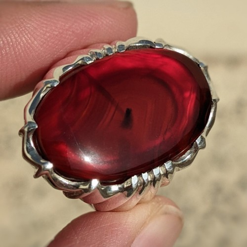 عقيق يمني أحمر ياقوتي فل زجاجي من النوادر صياغة عقيل