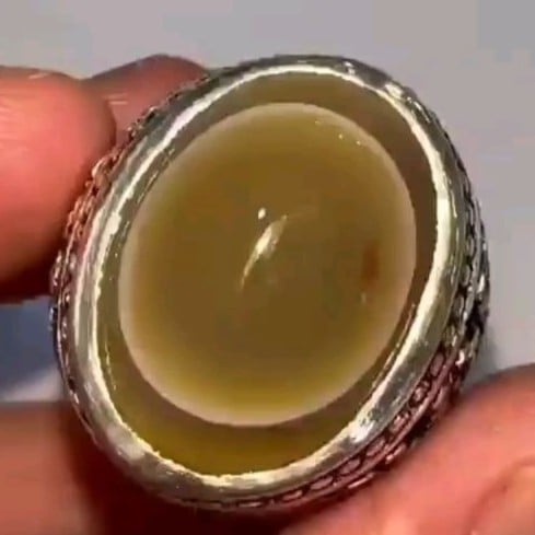 خاتم سليماني هندي طبيعي أخضر عين كبيرة جدا في المنتصف صياغة حفر يدوي