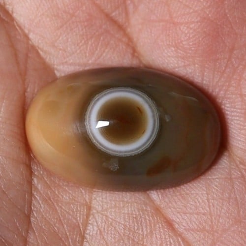 حجر عقيق سليماني هندي طبيعي تداخل ألوان وعين في منتصف الحجر