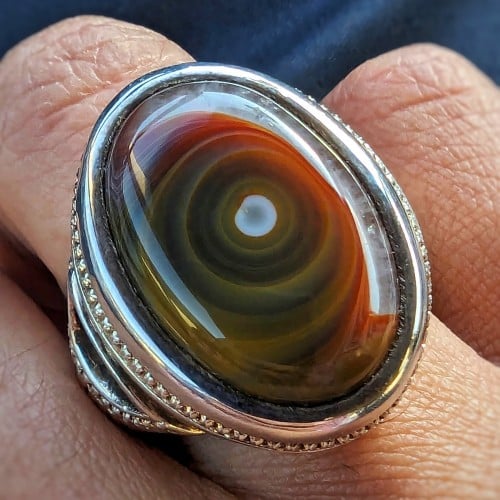 خاتم عقيق سليماني هندي طبيعي عين في المنتصف عدة ألوان في الحجر نوادر