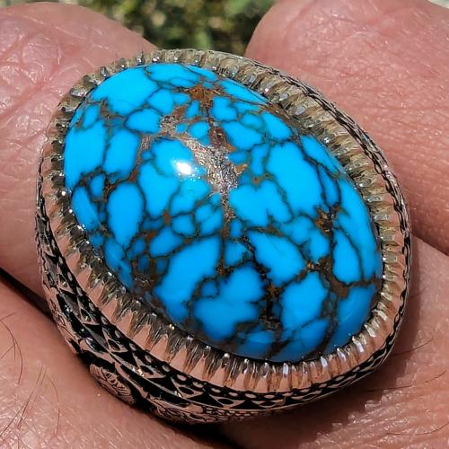 خاتم فيروز نيشابوري طبيعي أزرق شبكي درجة أولى عروق سوداء مقلع صلم كامل