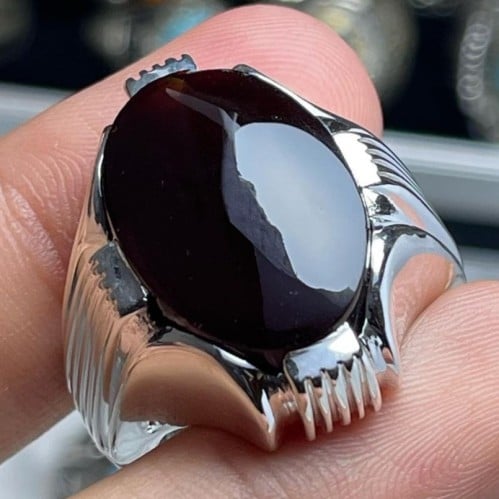 عقيق يمني كرزي أقرب ما يكون للشفة بطن دموي صياغة حمادة VIP