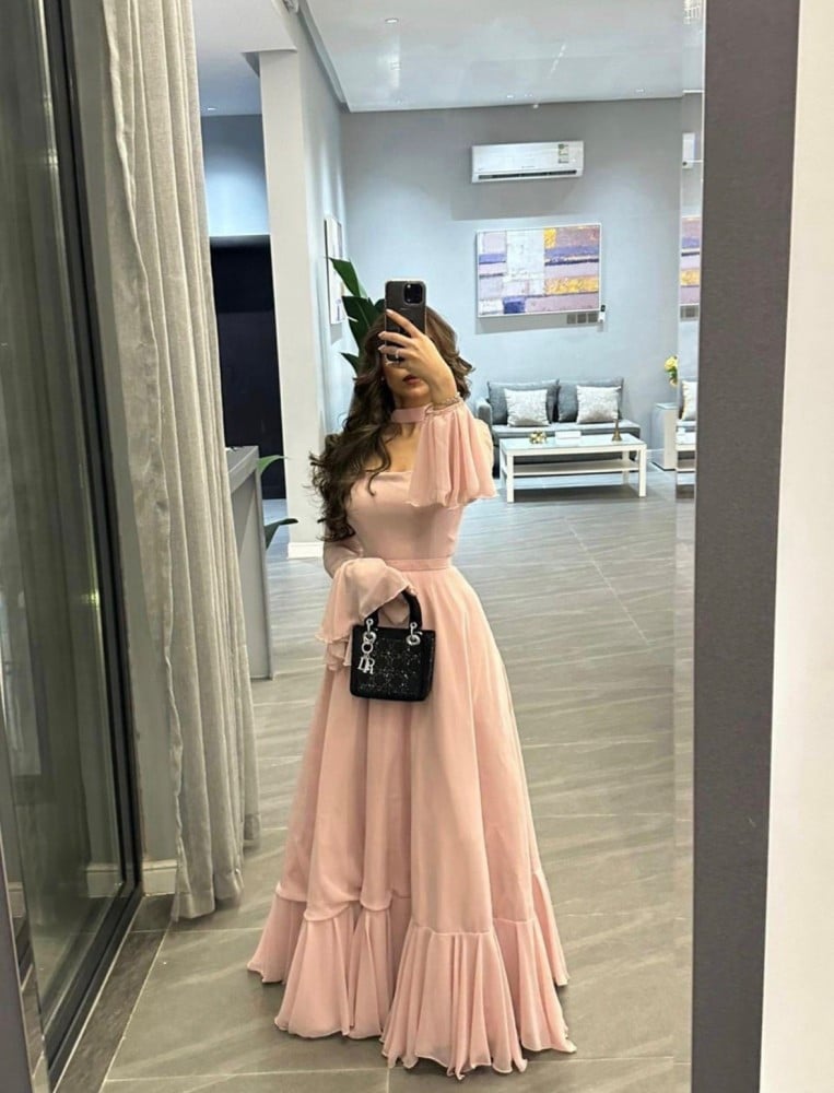 فستان سهرة  باكمام جذابه