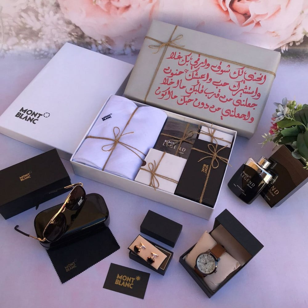 طقم من ماركة منتوبلاك