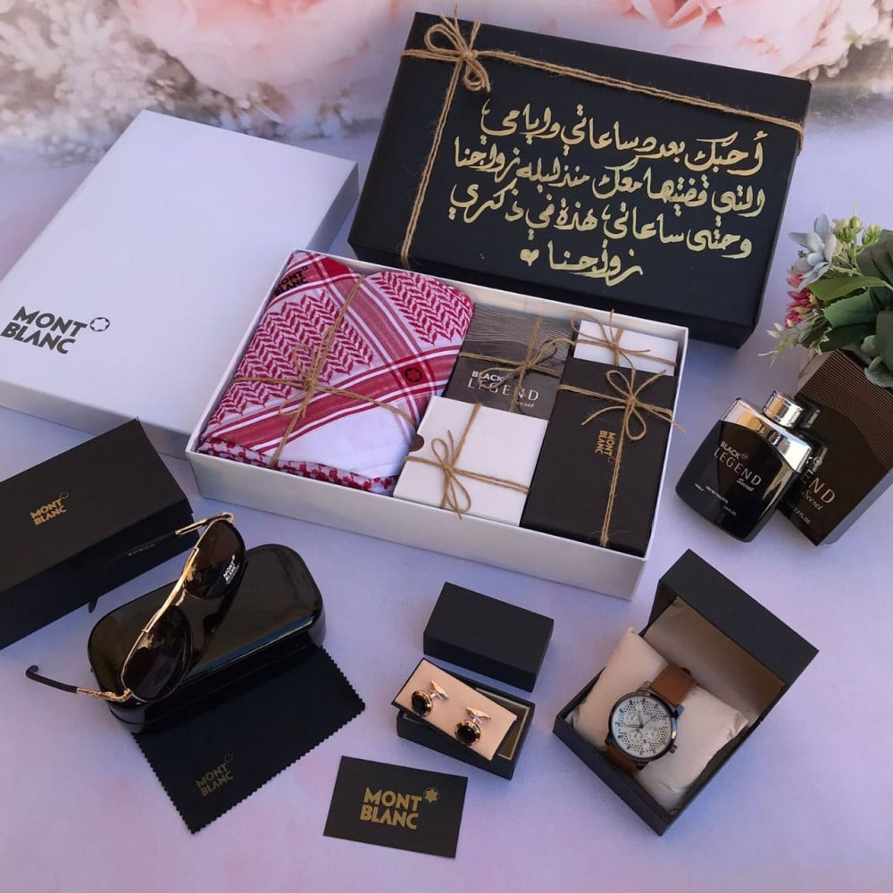 طقم من ماركة منتوبلاك