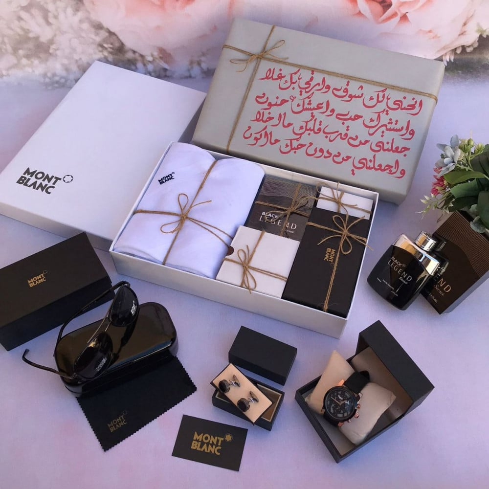 طقم من ماركة منتوبلاك