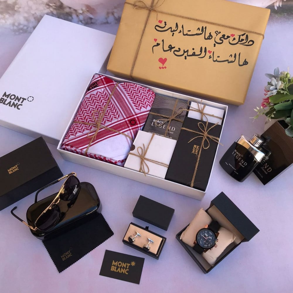 طقم من ماركة منتوبلاك