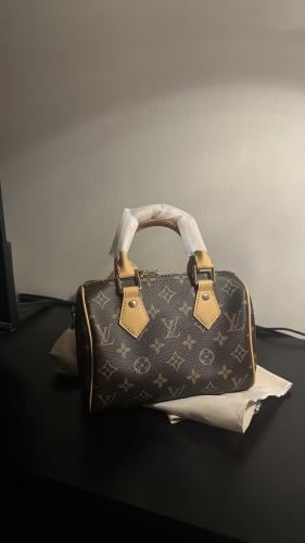 شنطه LV هاند غامق اقل جودة