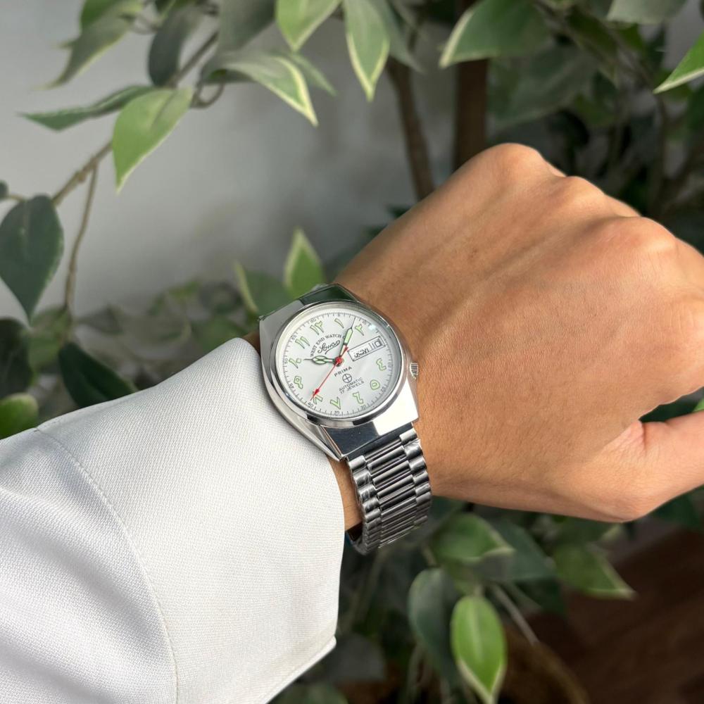 ساعة ويست إند - ابيض