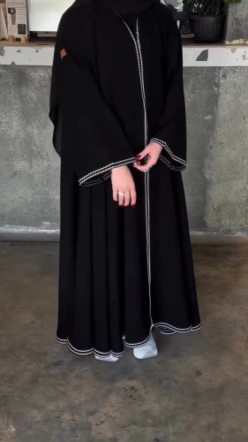 عباية خيط ابيض