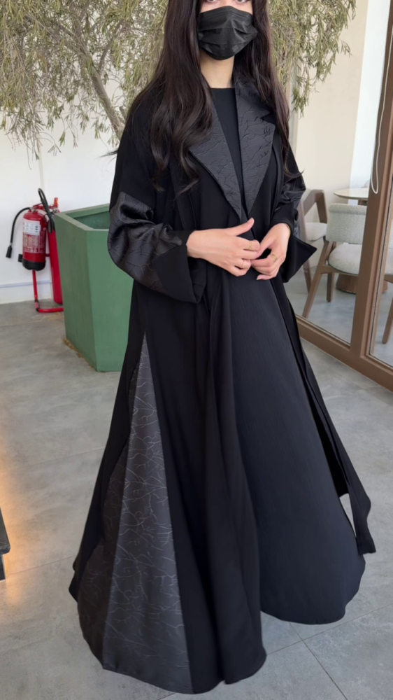 عبايه فخمة بتفاصيل متقنة وقماش عالي الجودة