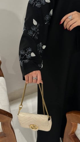 عبايا اسود ملكي والاكمام شك يدوي خرز ولؤلؤ