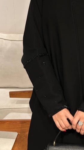 عبايا اسود بتطريز يدوي اسود . نص بشت