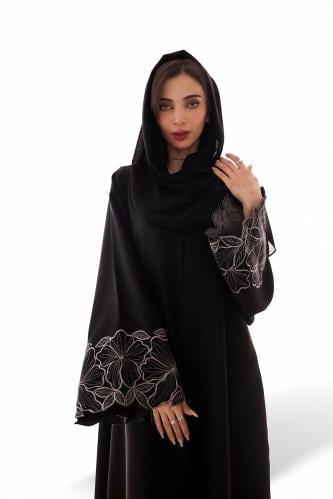 عبايا اسود ملكي تطريز الأكمام