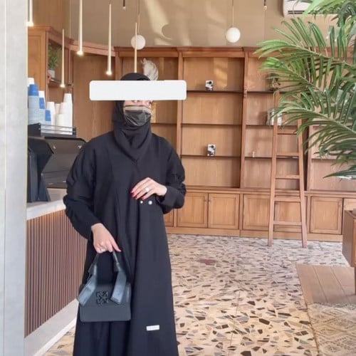 عبايه اسود بقصه كلوش