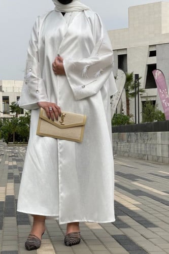 عباية تفته روسي الكم شك بالفصوص والريش - ابيض