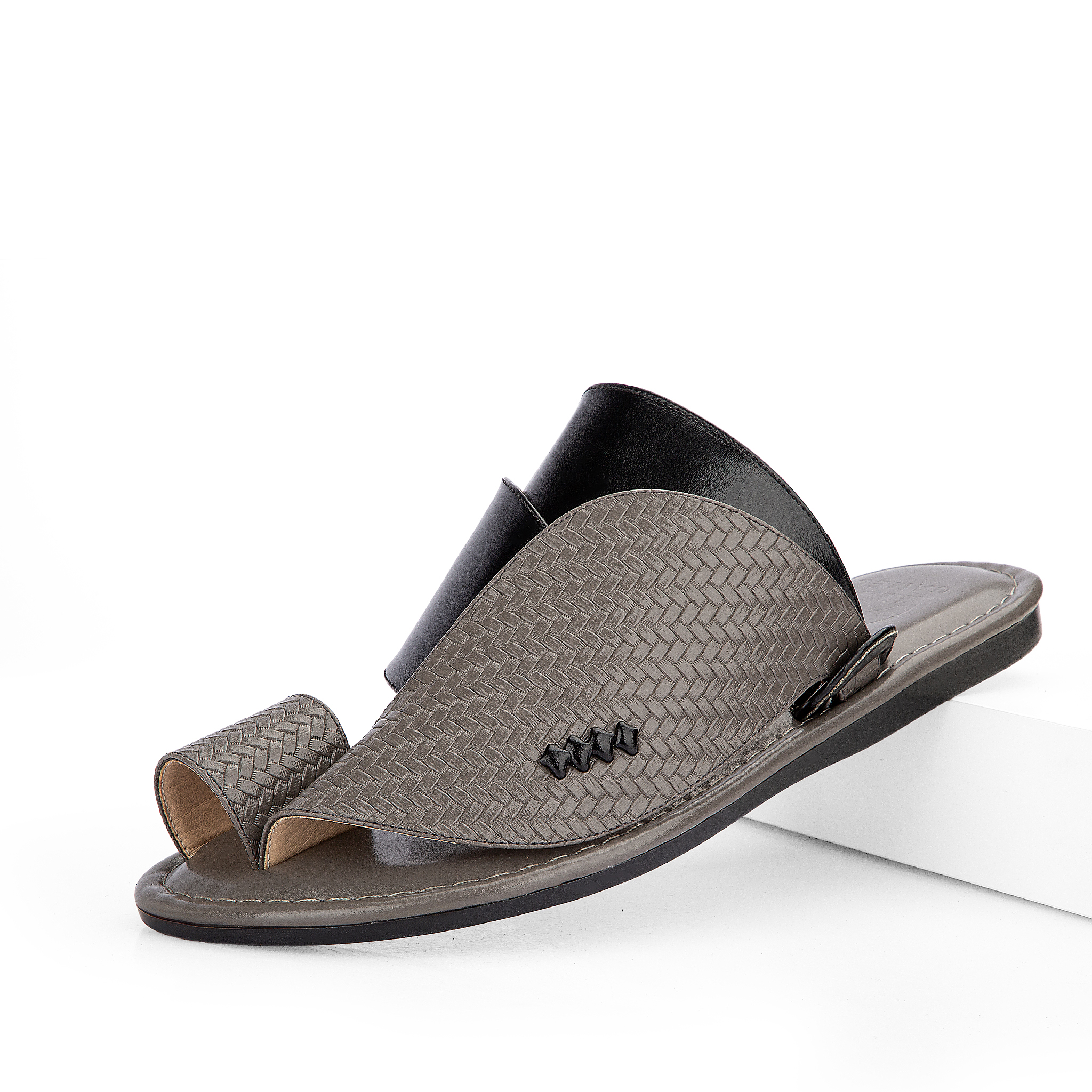 نعال شرقي طبي بجلد طبيعي أسود ورمادي - صناعة وطنية