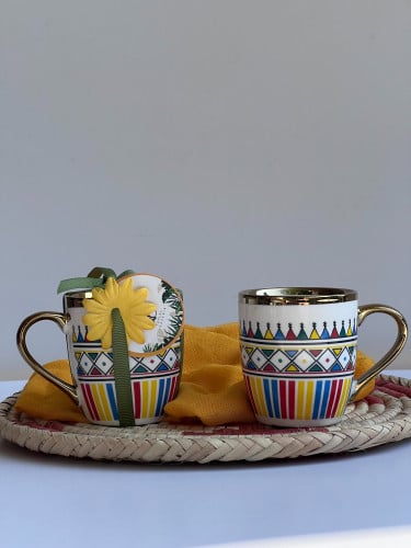 كوب بحواف ذهبية