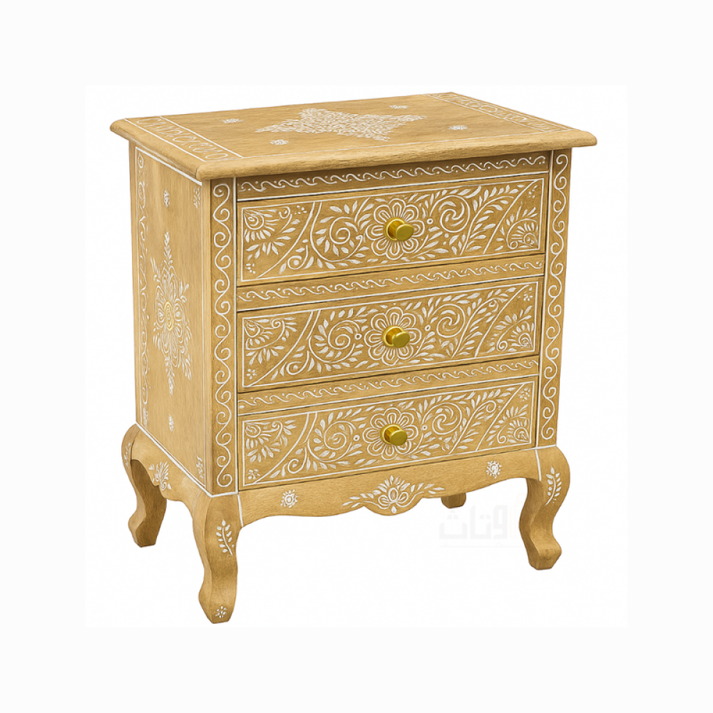 خزانة خشبية بثلاثة أدراج مزينة بنقوش دقيقة-بيج