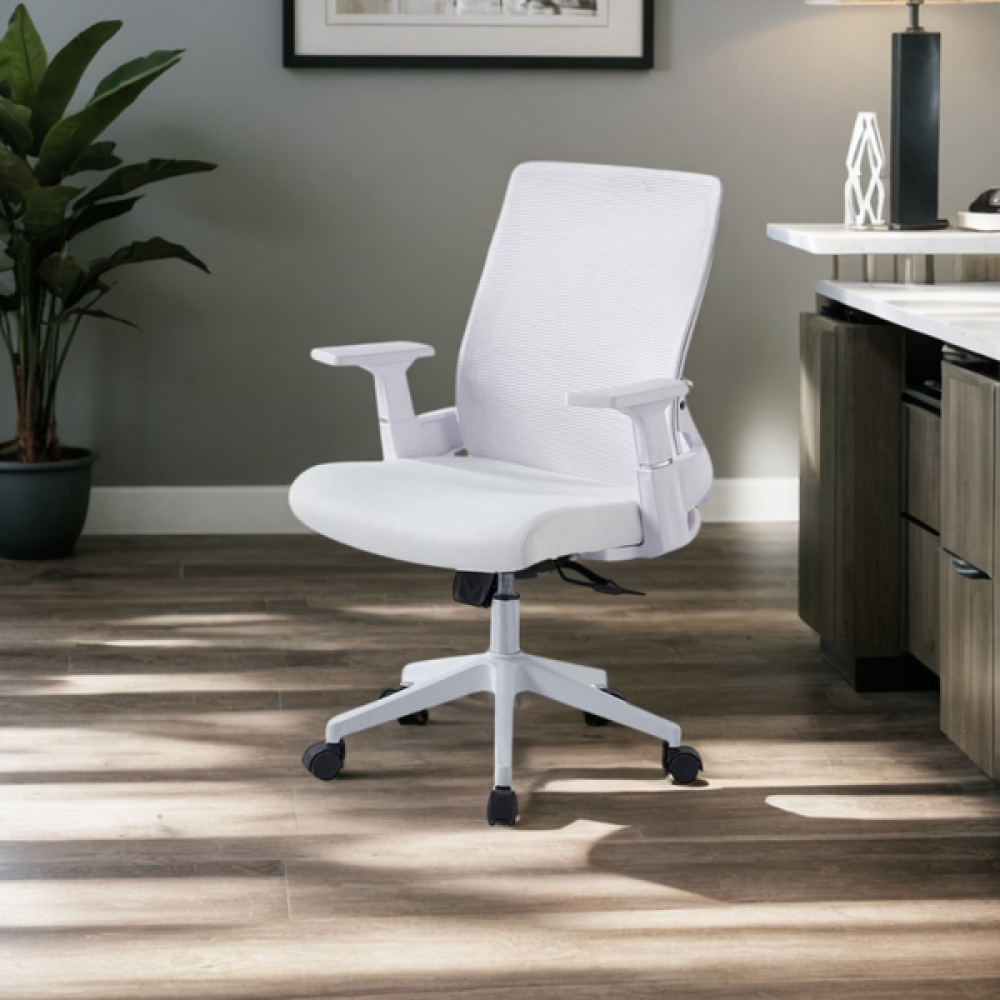 كرسي مكتب بذراعين بلون أبيض أنيق