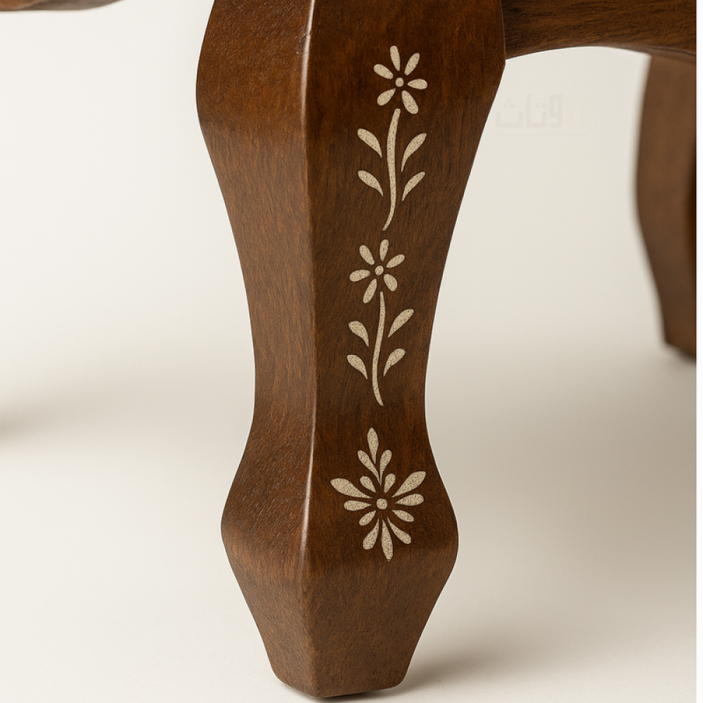 خزانة خشبية بثلاثة أدراج مزينة بنقوش دقيقة-بني غامق