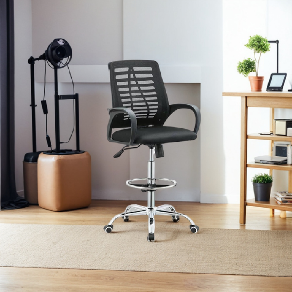 كرسي مكتب مريح لون أسود بذراعين