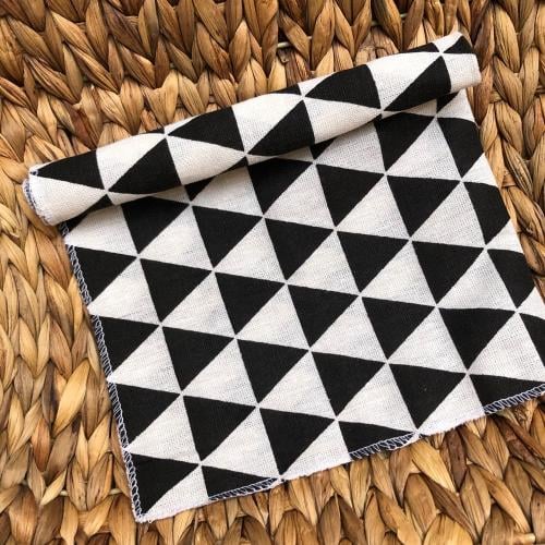 مفرش صينية - مثلثات اسود