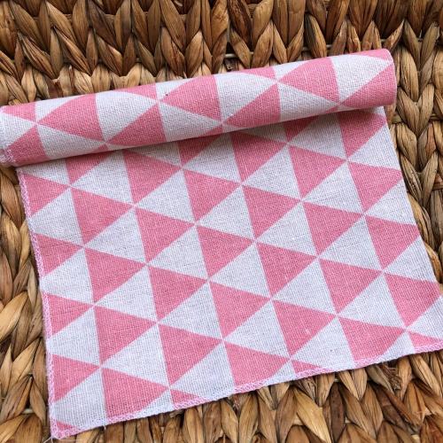 مفرش صينية - مثلثات وردي