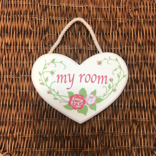 تعليقة my room قلب اخضر