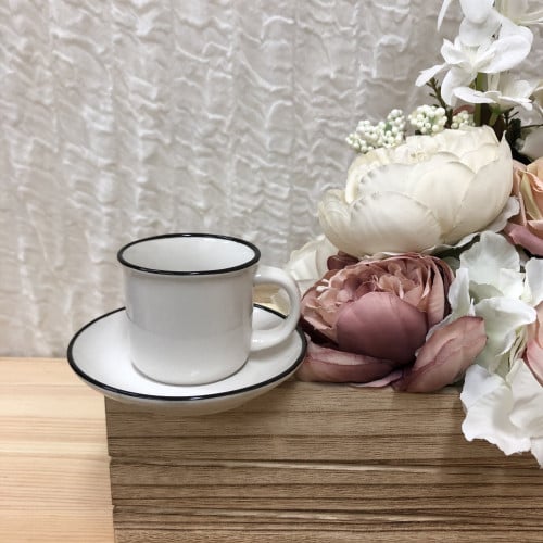 كوب قهوة تركية أبيض لمعة