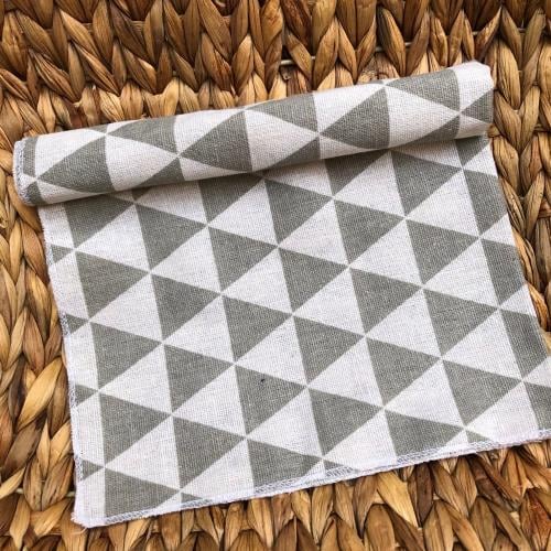 مفرش صينية - مثلثات رمادي